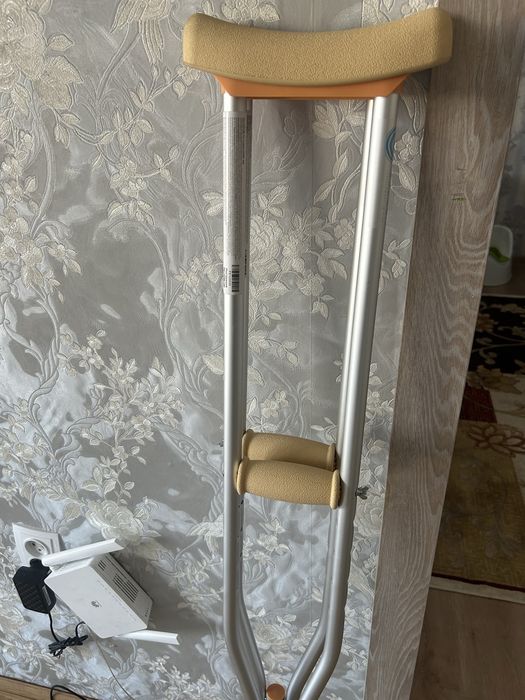 Продам костыли новые