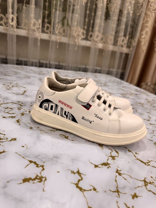 Кроссовки продается