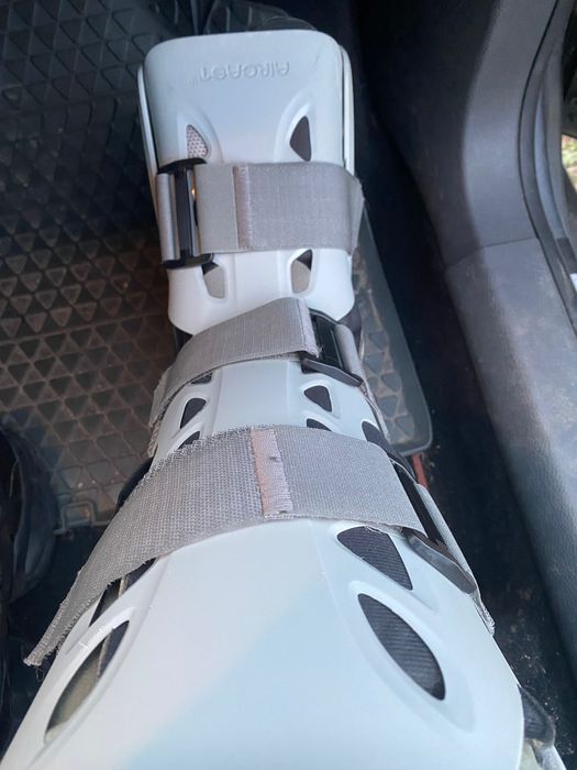Vând orteză profesională Aircast Elite, mărimea M, stare foarte bună