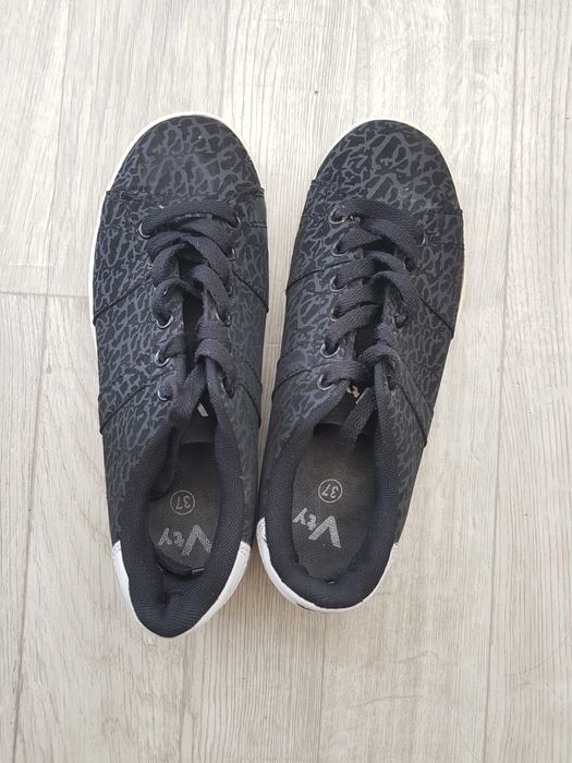 Черни кецове Vty 37н