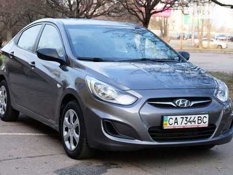 Диффузор вентелятора на Хэндай Акцент 11-/ Hyundai Accent 11-