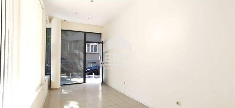 Дава се под наем Магазин в Варна, Център - 21 кв.м за 294.78 € - Снимка #2