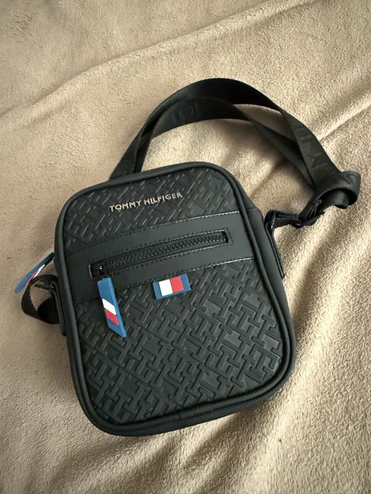Tommy Hilfiger чанта