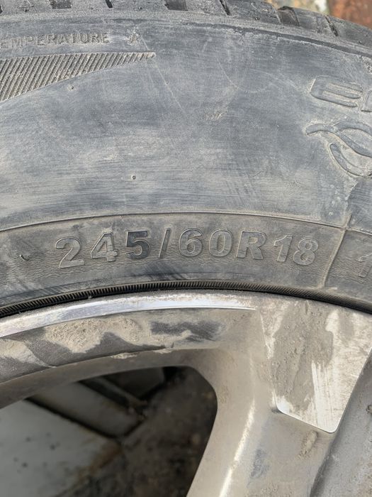 Продам летнюю резину с дисками