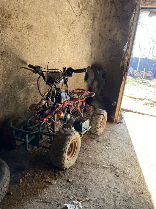 Dau la schimb pe un scuter funcțional