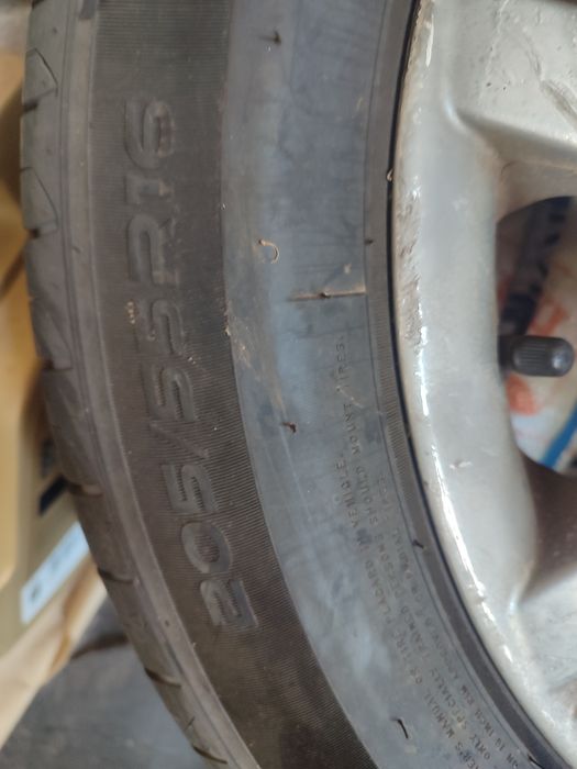 Продавам гуми със джанти за Уаз 235/75 15