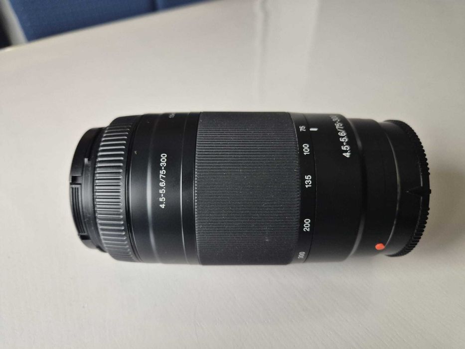 Vând 2 obiective Sony DSLR și accesorii