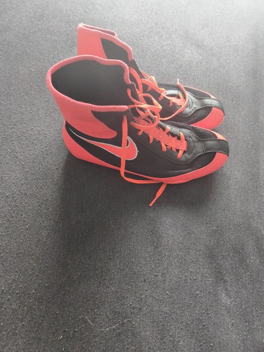 Обувки и екипи за бокс