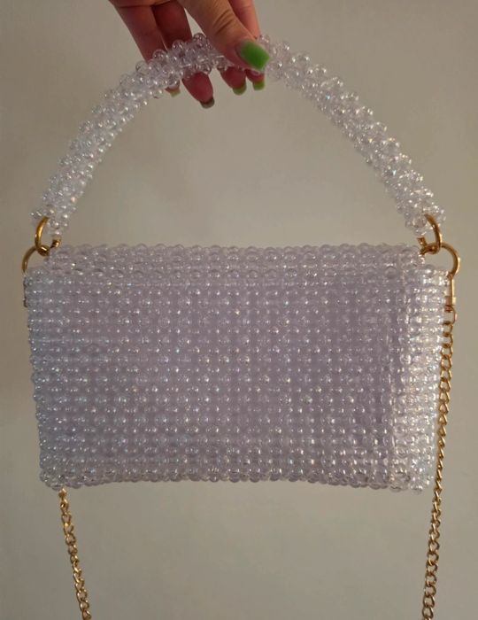 Geantă elegantă handmade cu mărgele albe