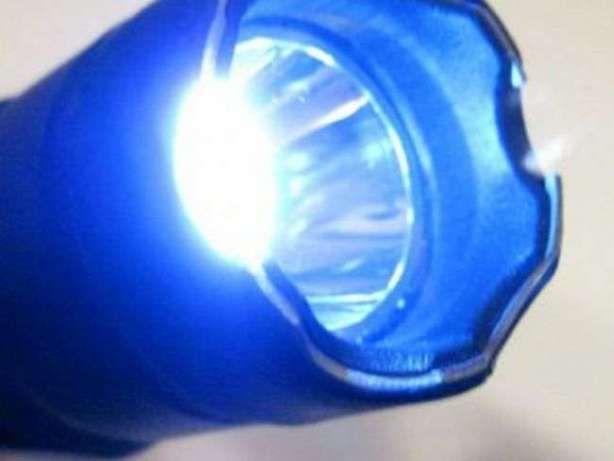 Електрошок с МОЩЕН ЛЕД фенер POLICE DESIGN 2 в 1