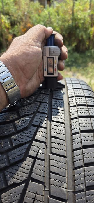 Гуми 2бр 225/60/17 - 1бр- 78 евро