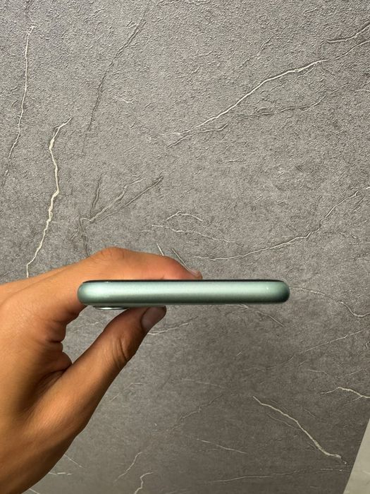Iphone 11  память 128gb все работает