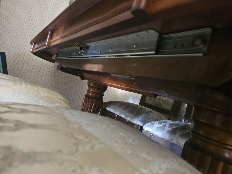 Срочно продам стол и 6 стульев