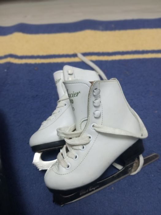Продам коньки кожаные , для детей