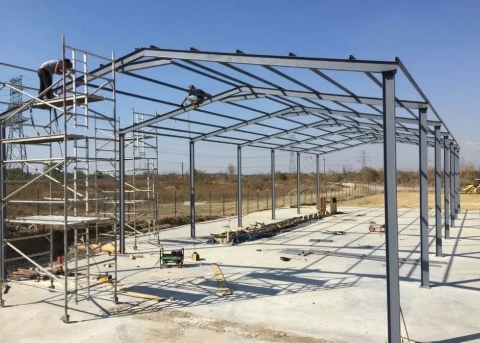 Vând hale metalice și structuri complete