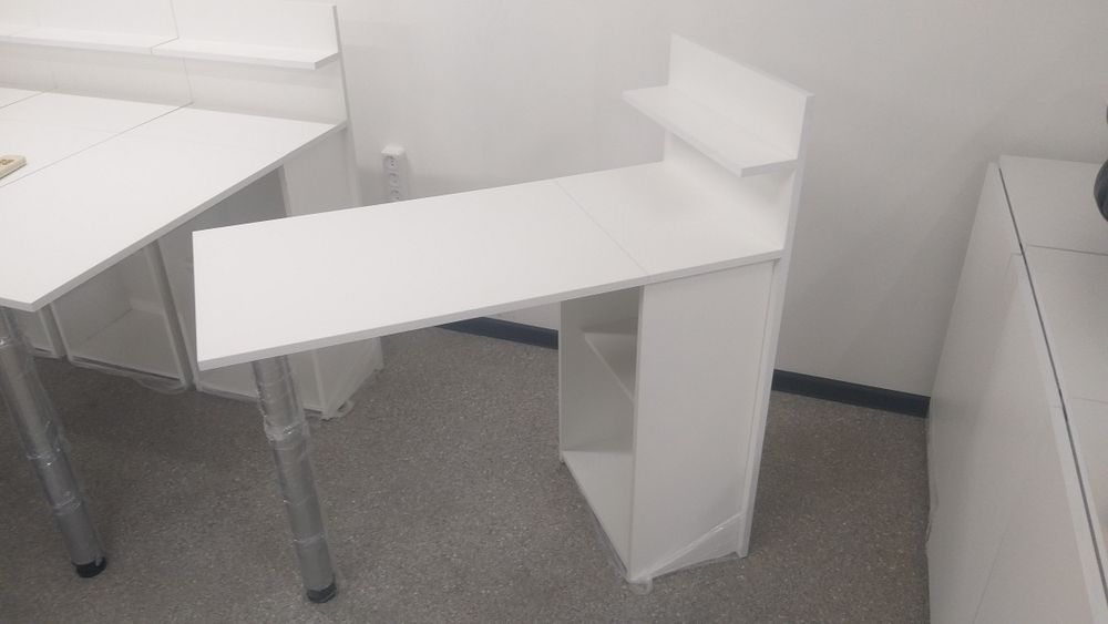 Продам Маникюрные столы новые