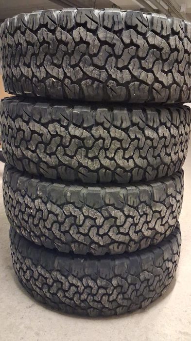 Vand cauciucuri AT 4 buc proape noi AT 265/65 R17.
Fără defect