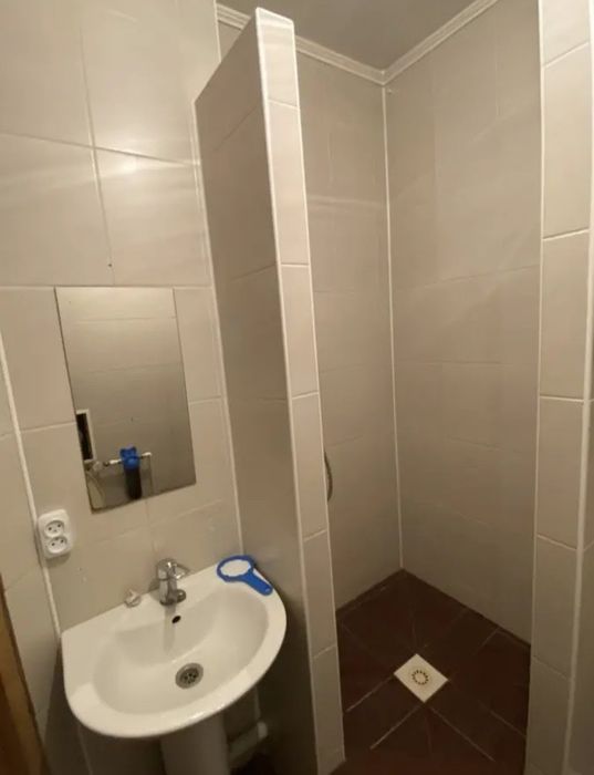 Продаётся 1 ком кв Сулейменова