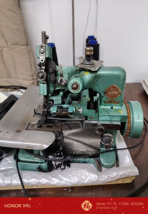 Оверлок продам китайский