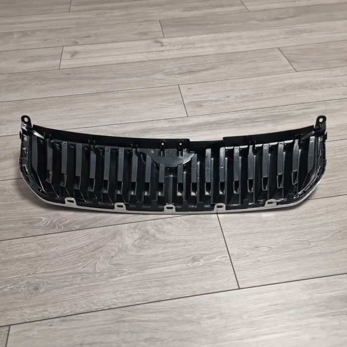 Grila cromata bara fata / radiator / capota Skoda Superb 2  2008-2013