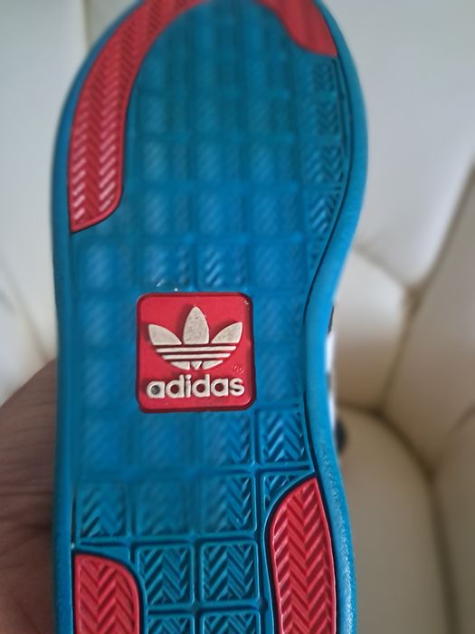 Pantofi sport Adidas din piele