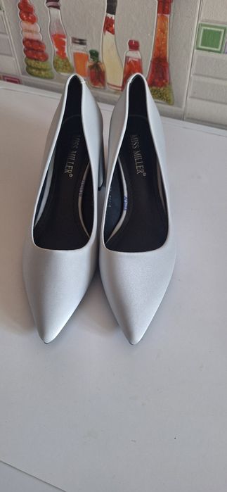 Продам женские туфли