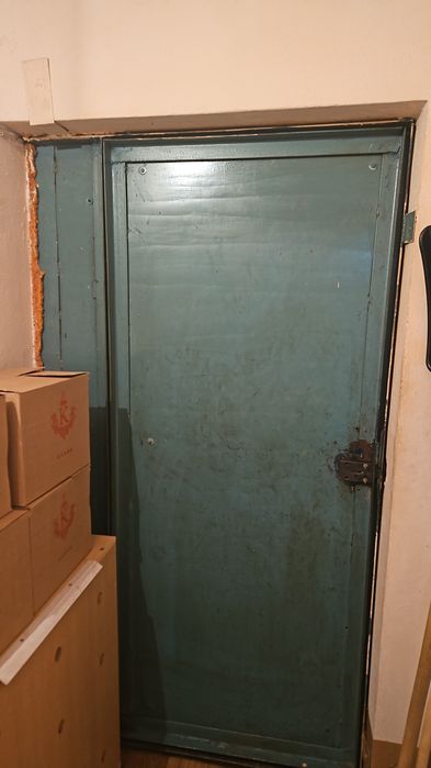 Продам тамбурные двери