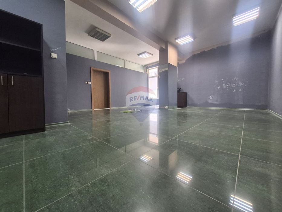 Офис под наем, района на Лятно Кино Тракия,гр.Варна,ДВ 4554