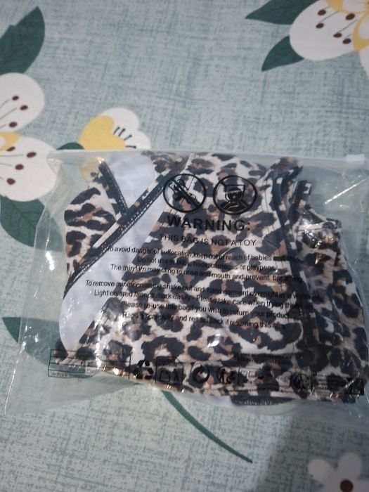 Vând Costum Baie Marimea XL Nou