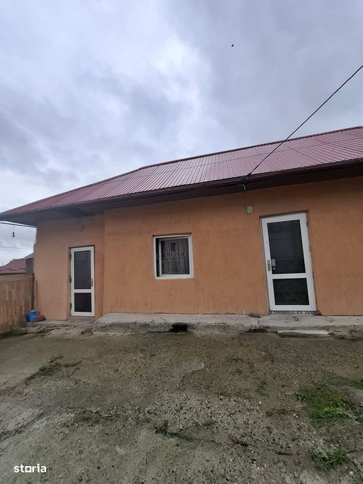 De vanzare casa in Roman, zona Piata Mare, teren 590mp, Pret 50000euro