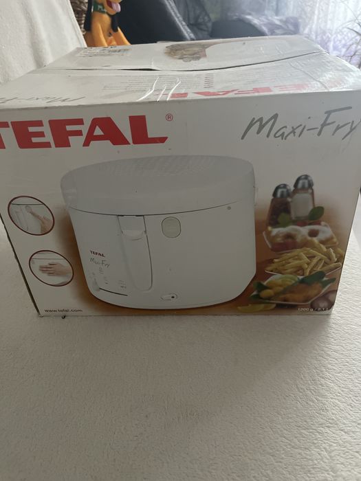 Vand o friteuză maxi Tefal