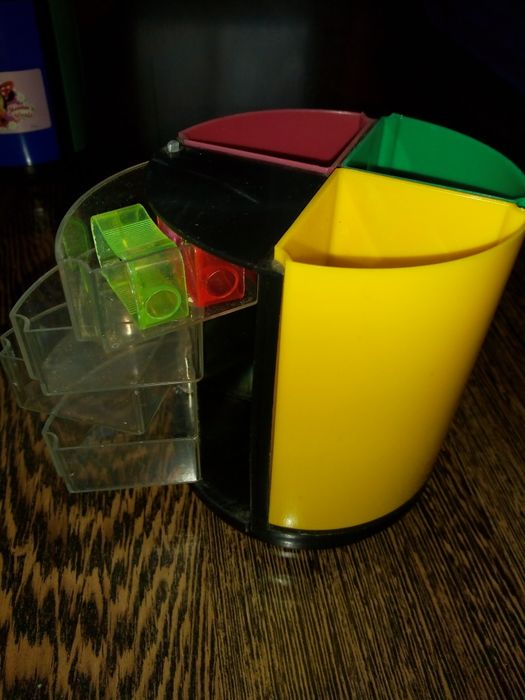 Органайзери за бюро/моливник/цената е на бр.