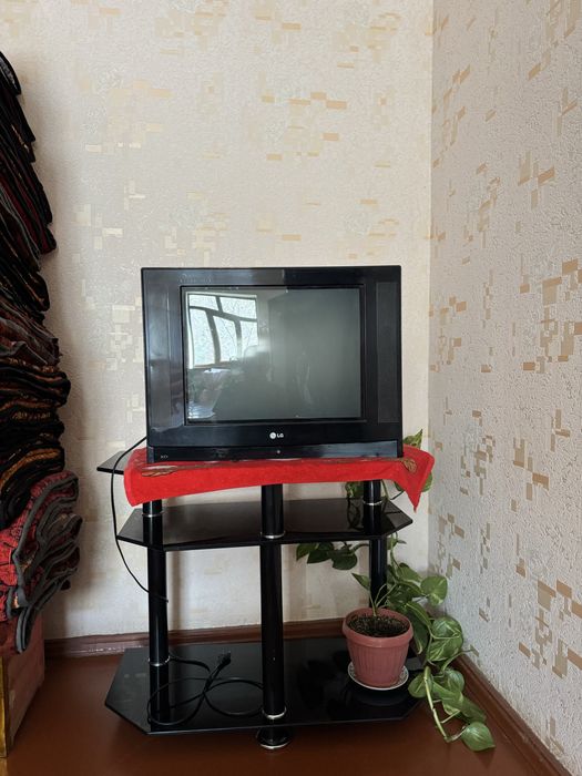 Телевизор с подставкой