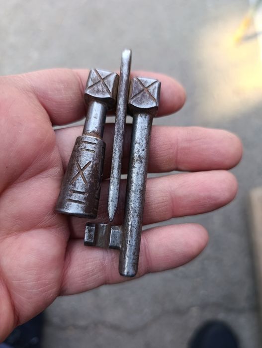 Ключи вагонные старинные