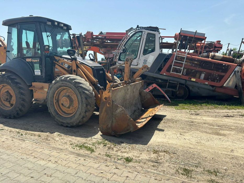 Dezmembrez Buldoexcavator Case 695 Super R , 2008