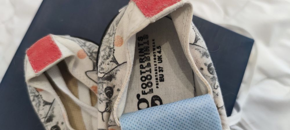 Tenisi pisicuțe mărimea 35 și 37 SET