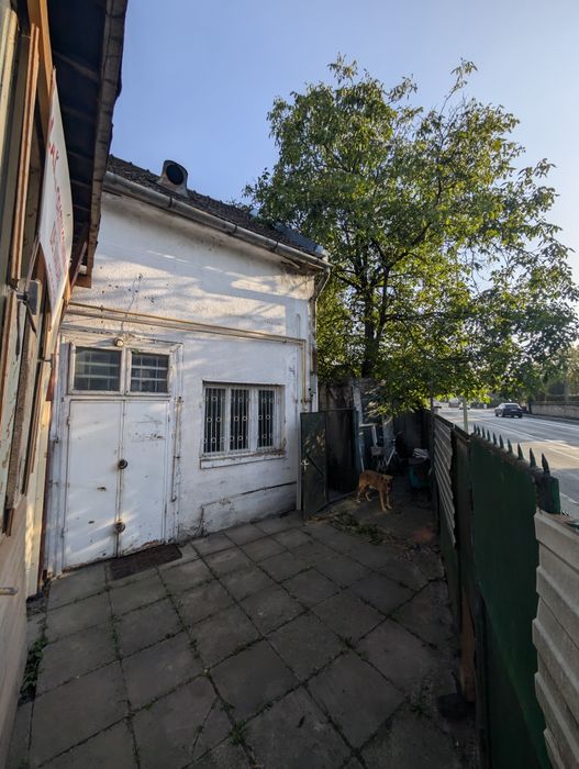 Casa cu spațiu comercial de vanzare pe str. Budiului
