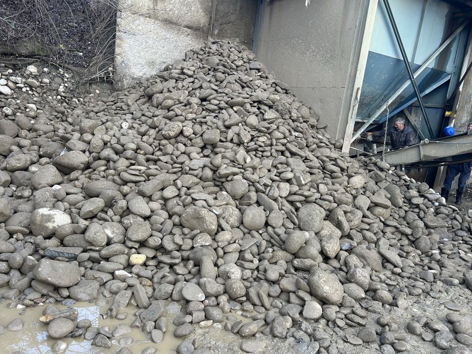 Aduc piatra concasat de drum alei refacem drumuri reabilitari parcari