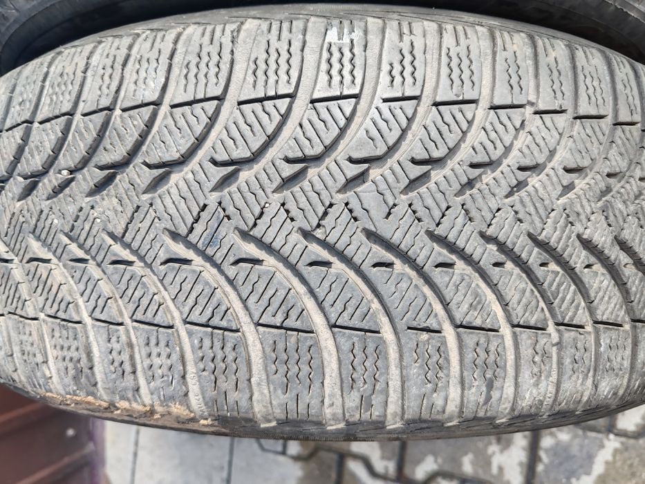 Vand 2 anvelope iarna