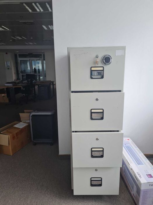 Офис мебели Шкафове Кожени столове Столове Бежови бюра Kафяви бюра