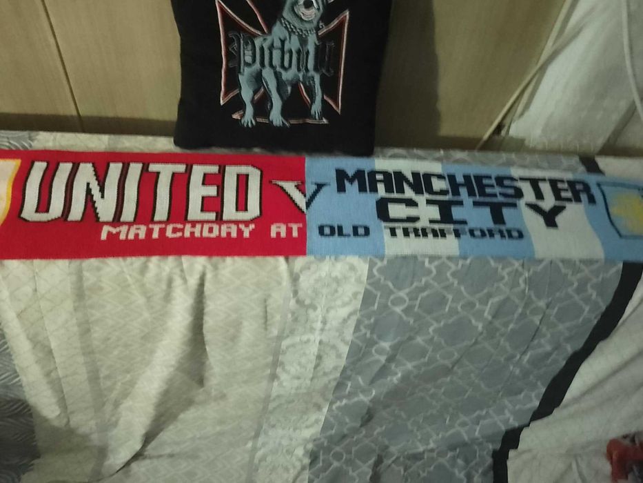 Продавам Футболни шалове!