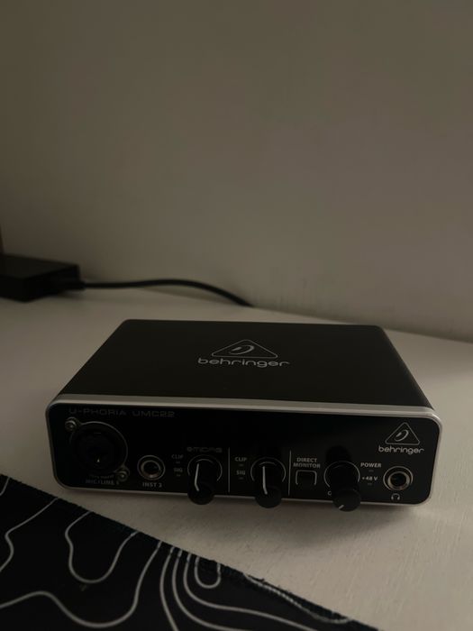 Behringer UMC22 аудиоинтерфейс / звуковая карта