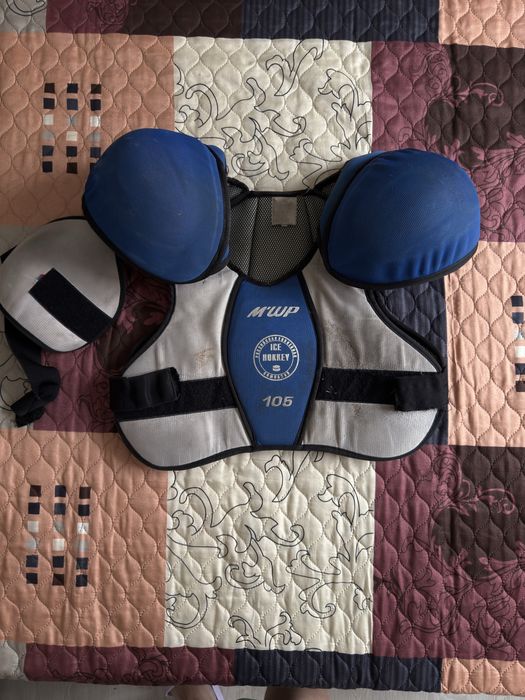 Продам хоккейную форму