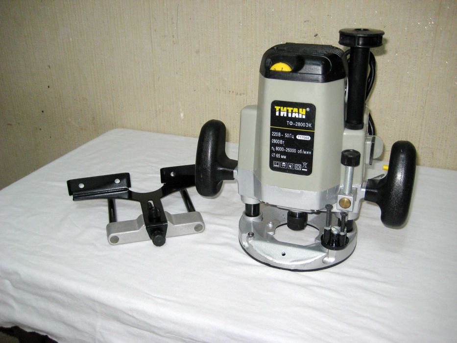 Фрезер ТИТАН 2800w большой идеальном рабочим почти новым состоянии!