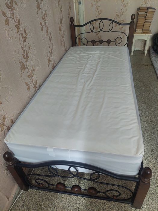 Продам красивую современную кровать.