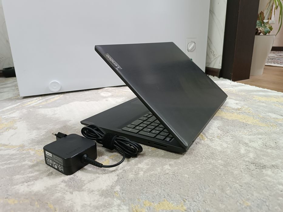 НОУТБУК Lenovo современный.