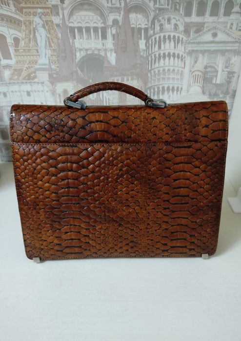 Кожаный портфель