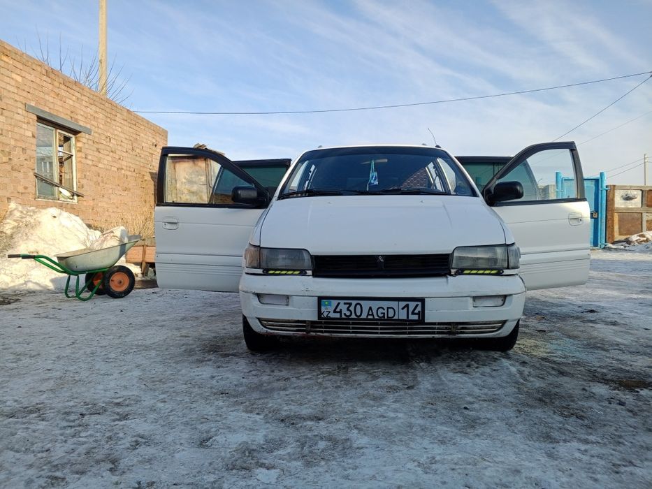 Mitsubishi space wagon