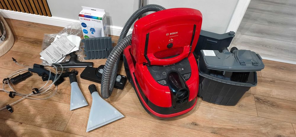 Bosch 3-в-1 перяща прахосмукачка за сухо и мокро почистване, създадена за домове с домашни любимци