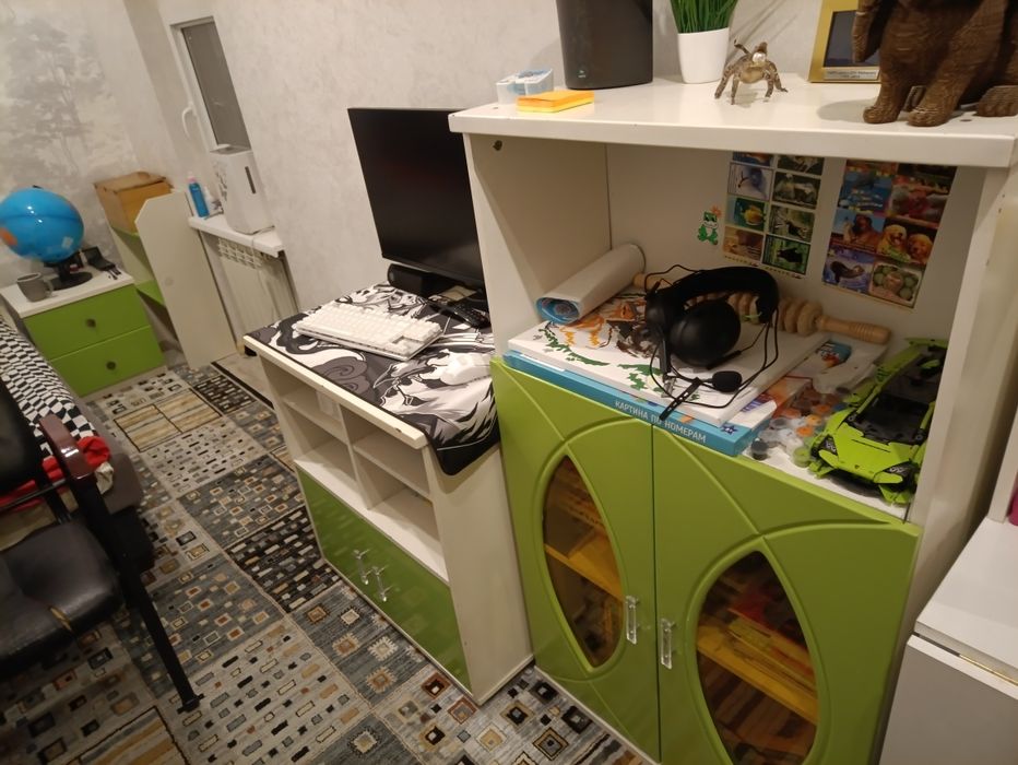 Продам детский комплект метели шкаф сервант полка тумбочка